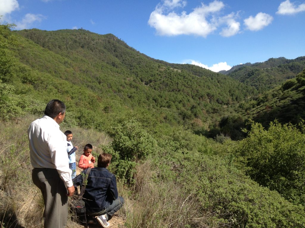 Dominic (bottom right) interacts with members of Isaias’ extended family in Hidalgo, Mexico.